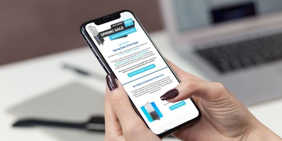 Blog_Content_EmailMarketingonPhone
